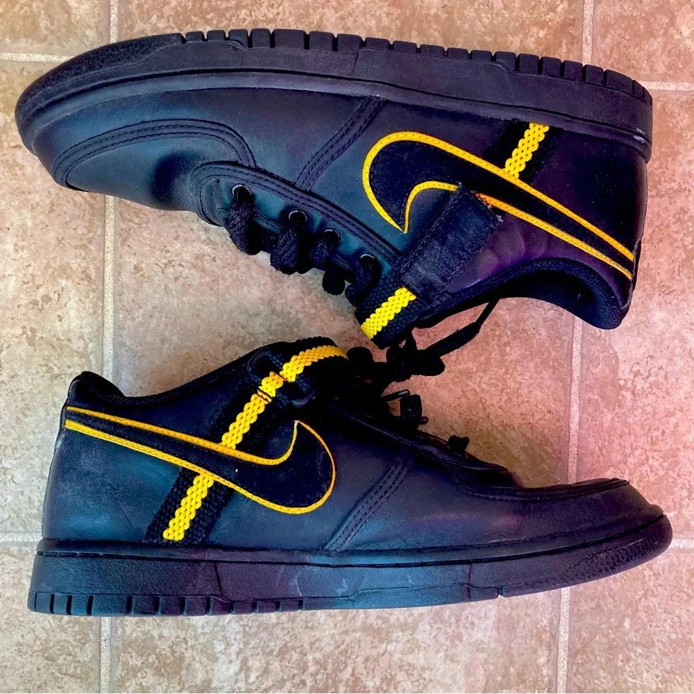 Nike Low Top Size 6.5Y Black & Yellow
